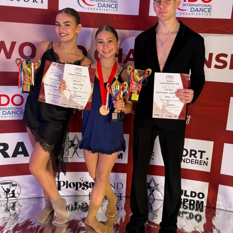 9739968d-9c1f-41ee-8308-8c071fc98700