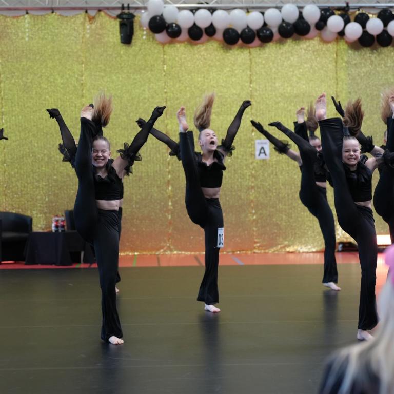 Dance smalli
