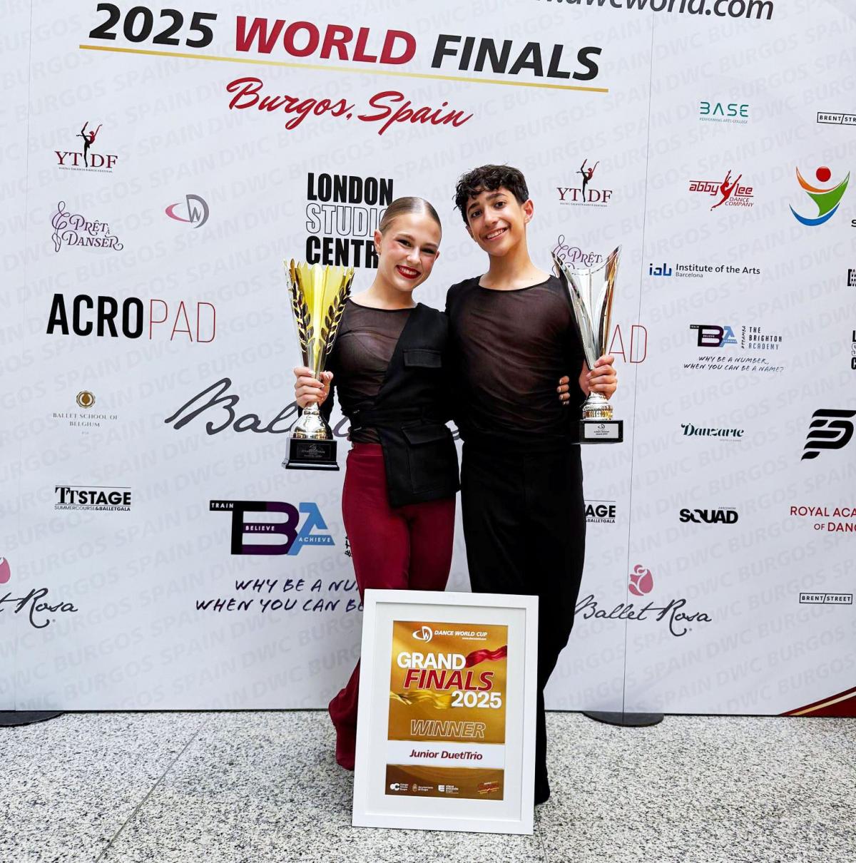 1PHOTO-2025-07-12-19-34-40